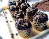 Foto langkah ke 9 dari resep 244. Banana Double Choco Muffin Cake.