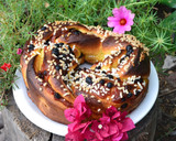 Foto del paso 6 de la receta: Rosca rellena de membrillo y pasas de uva🧉