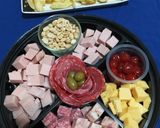 Foto del paso 2 de la receta: Picada y Pizza Casera con Roquefort y Aceitunas.,🇺🇾🩵