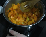 Foto del paso 4 de la receta: Crema vegana de zapallo, cebolla y zanahoria al curry