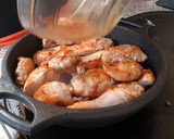 Foto del paso 7 de la receta: Pollo en salsa de cebolla