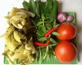 Hình bước làm 3 của món Canh cải chua nấu với lườn cá hồi