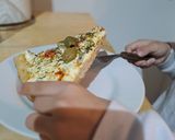 Foto del paso 12 de la receta: A la masa con los niños de la casa, pizza casera para hacer en familia