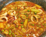 Foto del paso 6 de la receta: Calamares salteados con Habas, Ajetes y Guisantes