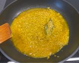 Foto del paso 5 de la receta: Guiso de merluza en amarillo