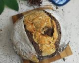 Foto langkah ke 11 dari resep Bicolour Country Loaf Sourdough.