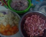 Foto langkah ke 1 dari resep Soup ayam kacang merah kari susu simple cuma iris"cemplung" aja.