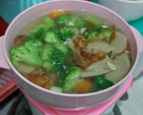 Foto langkah ke 8 dari resep Sup Brokoli Bakso.
