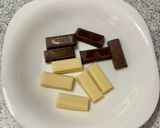 Foto del paso 5 de la receta: Bizcocho de nata y mezcla de chocolates 🍫