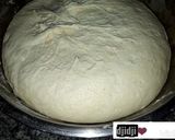صورة لخطوة 2 من وصفة خبز السميد في الفرن اخف من الريشه