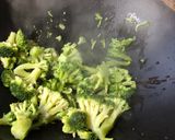 Φωτογραφία βήματος 10 της συνταγής Stir-fry udon noodles με γαρίδες, τόφου και μπρόκολο