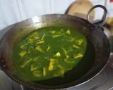 पीसे हुए पालक और आलू की सब्जी (pise huye palak aur aloo ki sabzi recipe in Hindi) रेसिपी चरण 6 फोटो
