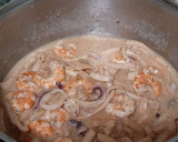 Foto del paso 4 de la receta: Calamares en salsa de langostinos