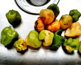 Foto del paso 1 de la receta: Salsa tamulada asada de habanero con naranja