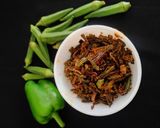 A picture of step 3 of Crispy bhindi capsicum.