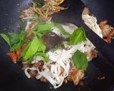 รูปขั้นตอนการทำที่ 3 ของ เฟตตูชินี่ผัดขี้เมา,เอ็นข้อไก่นุ่ม