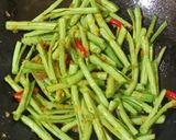 Foto langkah ke 3 dari resep Tumis buncis bumbu kuning.