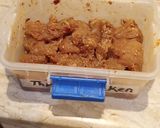 A picture of step 1 of Thread Chicken with samosa patti.
