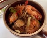 A picture of step 5 of Thai style ginger Prawns with glass noodle baked in claypot - กุ้งอบวุ้นเส้น 🦐.