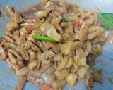 Foto langkah ke 5 dari resep 399. Oseng Kikil Tempe Pedas.