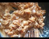 A picture of step 2 of Veggie chicken pizza.