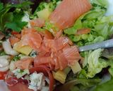 Foto del paso 5 de la receta: Ensalada tibia de Salmón, alubias y queso salsa roquefort