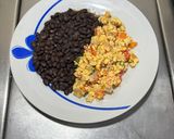 Foto del paso 7 de la receta: *Despertar Mexicano* HUEVOS CON CHILE SERRANO, CEBOLLA MORADA Y JITOMATE