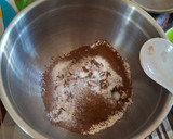 Foto langkah ke 2 dari resep Super Moist ChocolateCupcakes- Simple & NoMixer (Gluten Free).