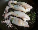 Foto del paso 8 de la receta Chipirones a la plancha rellenos de pasta de cilantro, ajos y jengibre