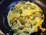 Repollitos de bruselas a la crema de ajillo con pastas