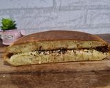 Foto langkah ke 5 dari resep Martabak Manis Teflon tanpa Telur tanpa Ragi.