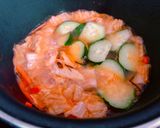 Hình bước làm 3 của món 🌱 Canh Chua Kim Chi Dưa Leo Chay