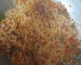 A picture of step 2 of Masala maggi.