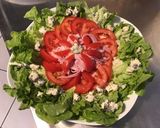 Une image de l'étape 8 de Salade de feuille de chêne aux tomates, jambon blanc et roquefort (sauce épicée à la ciboulette).