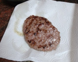 Foto del paso 5 de la receta: Hamburguesa de cerdo a la plancha con coliflor rebozada y papas cocidas