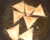 A picture of step 4 of Mini Chicken cheese samosas.