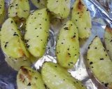 A picture of step 5 of Easy Non-Fried Potato Wedges.