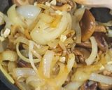 Foto del paso 2 de la receta: Shiitake y vienesas salteadas
