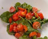 Foto del paso 2 de la receta: Ensalada de rúcula, tomate, palta y queso