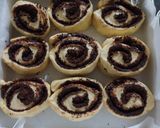 Foto langkah ke 6 dari resep Hungarian Chocolate Rolls.