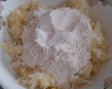 A picture of step 2 of Maggi Aloo Snack.