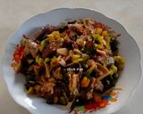 Foto langkah ke 3 dari resep Tumis ikan pari asap.
