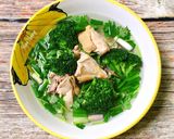 Hình bước làm 3 của món Canh Gà Nấu Bông Cải Xanh