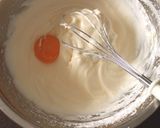 A picture of step 4 of Yogurt Cream Swiss Roll.