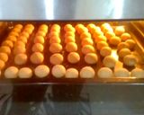 Gambar langkah 4 resipi Biskut almond D london.