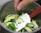 A picture of step 4 of Green Pea and Zucchini Soup.