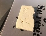 Une image de l'étape 2 de Bouchées feuilletées à la truffe, feta et sésame.