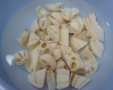 A picture of step 1 of Tomato and Curry Stew with Chicken and Lotus Root.