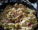 Foto del paso 5 de la receta: Cubos de berenjena en salsa y salteado de col..