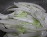A picture of step 1 of Chinese Cabbage Soy Milk Soup.